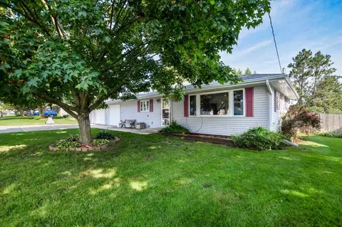 124 West St, Dane, WI 53529