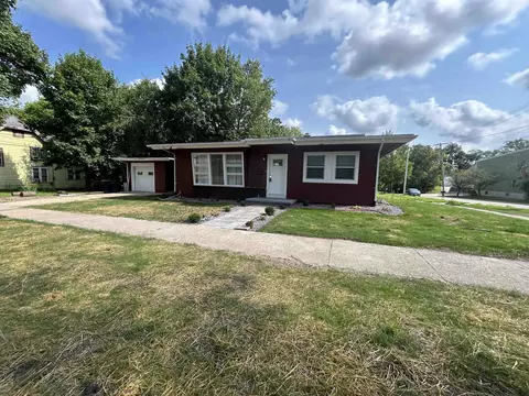 1019 W Racine St, Janesville, WI 53548