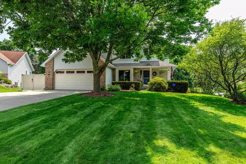 5709 Maple Ct, Mcfarland, WI 53558