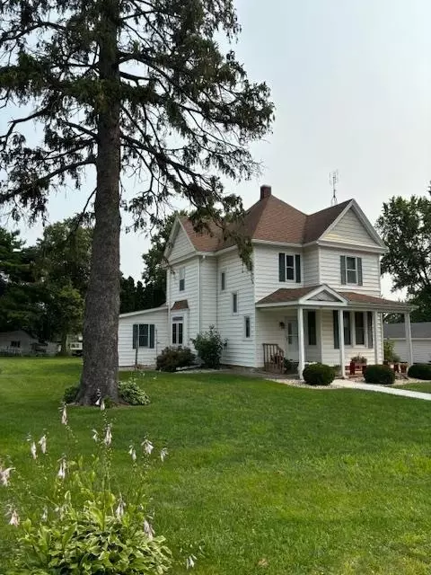 125 W Barber Ave, Livingston, WI 53554