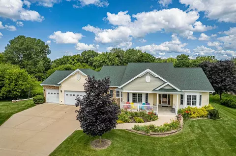 2500 Stonehaven Dr, Sun Prairie, WI 53590