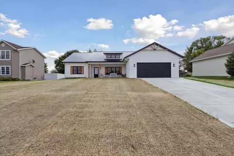 608 Bretts Way, Orfordville, WI 53576