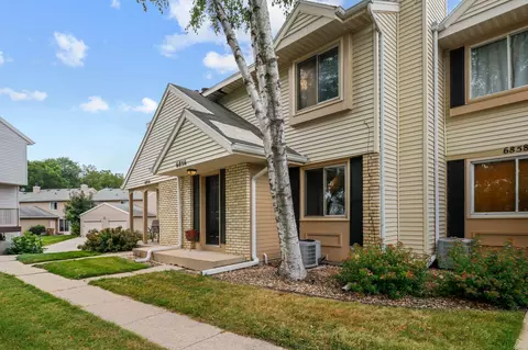 6856 Park Ridge Dr, Madison, WI 53719