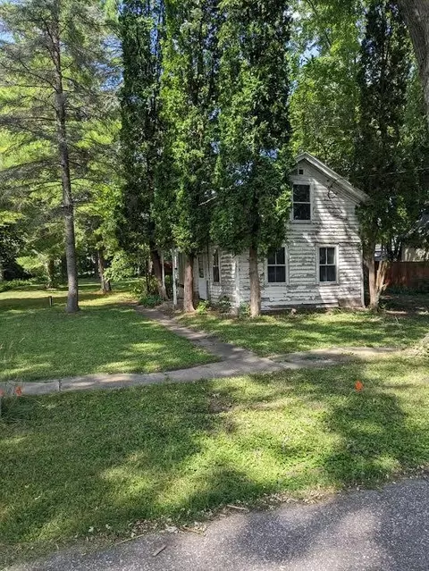 122 E 5th St, Westfield, WI 53964