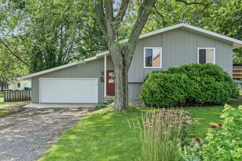 805 Hyland Dr, Stoughton, WI 53589