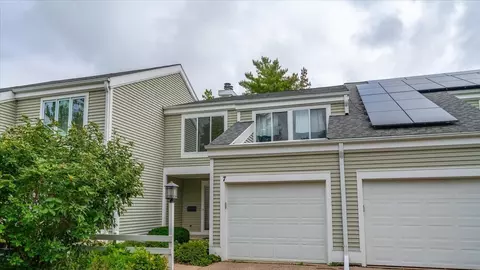 7 White Pine Trl, Madison, WI 53717