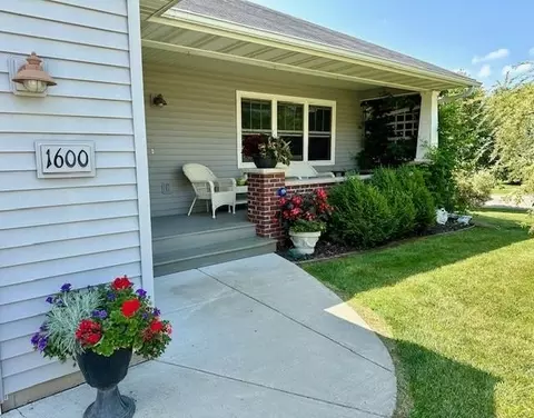 1600 Berry Hill Ct, Baraboo, WI 53913