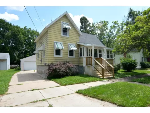 1109 Cherry St, Janesville, WI 53546