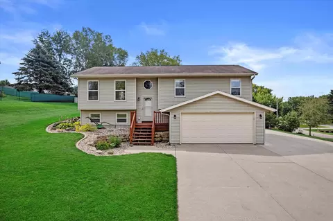 102 Victoria Ln, Barneveld, WI 53507