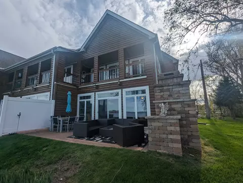 1972 Barber Dr #1, Stoughton, WI 53589