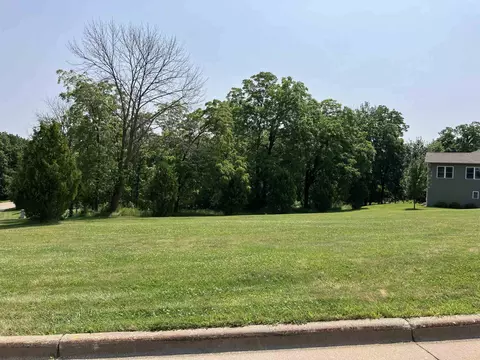 722 Newbury Cir, Lancaster, WI 53813