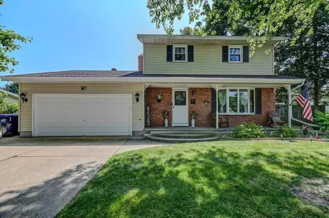 209 Bentwood Dr, Marshall, WI 53559