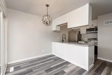529 East Blf, Madison, WI 53704
