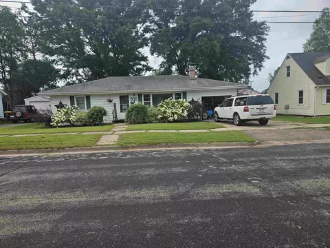 906 Seymour St, Reedsburg, WI 53959
