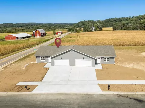 805 Hay Creek Trl, Reedsburg, WI 53959