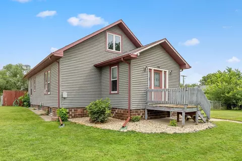 214 W River St, New Lisbon, WI 53950