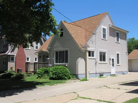 728 Eisenhower Ave, Janesville, WI 53545