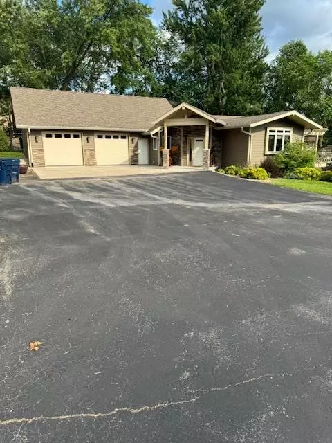 1330 E Hiawatha Dr, Wisconsin Dells, WI 53965