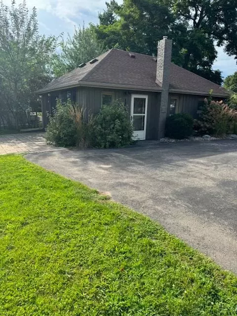 1320 E Hiawatha Dr, Wisconsin Dells, WI 53965