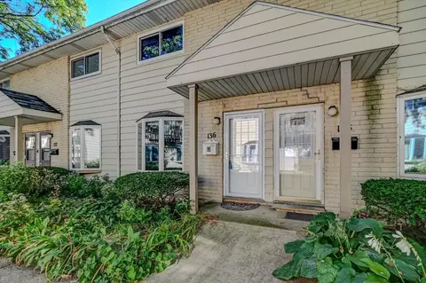 136 N Lakewood Gardens Ln, Madison, WI 53704
