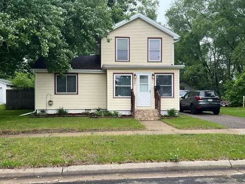321 E Marion St, Portage, WI 53901