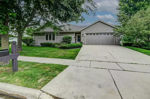 809 Hoel Ave, Stoughton, WI 53589
