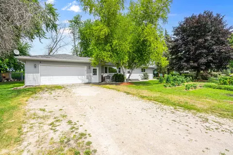 w11329 Rose-eld Road, Ripon, WI 54971