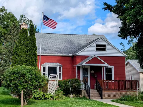 506 Vine St, Wisconsin Dells, WI 53965