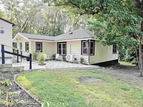 97 Mound Dr, Edgerton, WI 53534