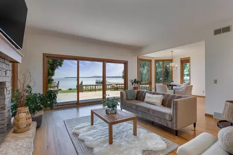 2313 Middleton Beach Rd, Middleton, WI 53562