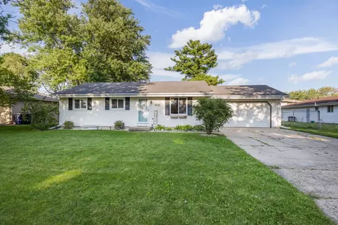 2710 Sherwood Dr, Janesville, WI 53545