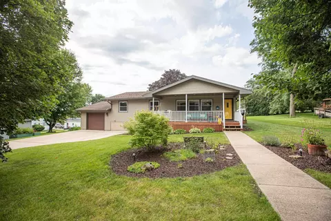 609 W Walnut St, Dodgeville, WI 53533