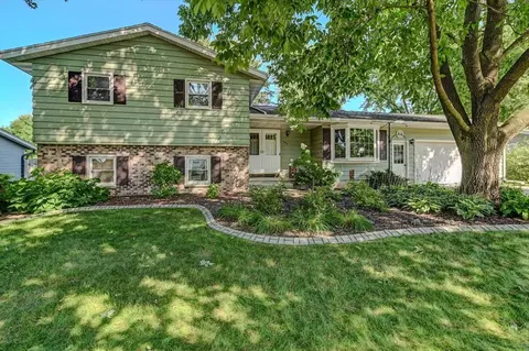 382 Maynard Dr, Sun Prairie, WI 53590
