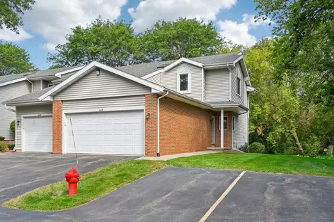 215 Creek Edge Ct, Waunakee, WI 53597