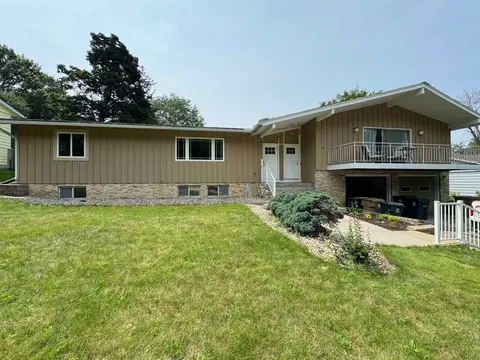 2878 Kingston Dr, Madison, WI 53713