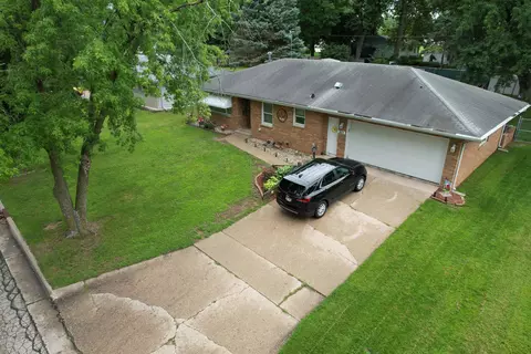 1601 Sun Valley Dr, Beloit, WI 53511