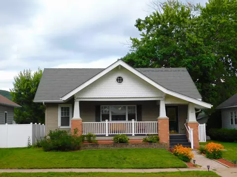 610 S Michigan St, Prairie Du Chien, WI 53821