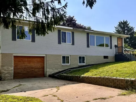 309 N Johnson St, Dodgeville, WI 53533