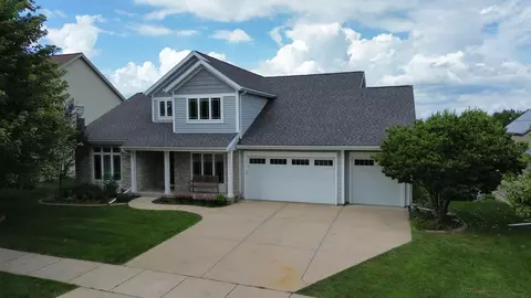 5658 Old Oak Dr, Fitchburg, WI 53711