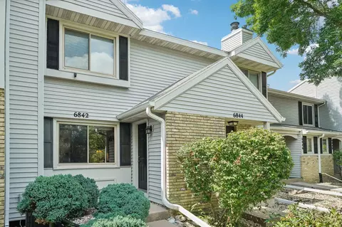 6842 Park Ridge Dr, Madison, WI 53719