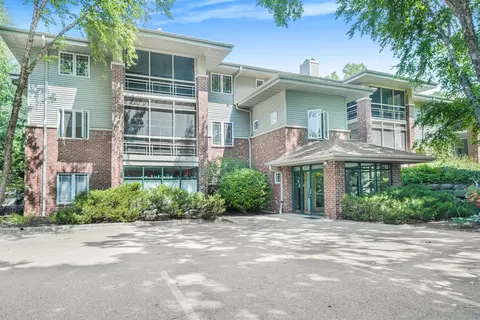 2820 Mickelson Pkwy #201, Fitchburg, WI 53711