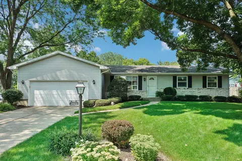 2622 N Norfolk Cir, Fitchburg, WI 53719