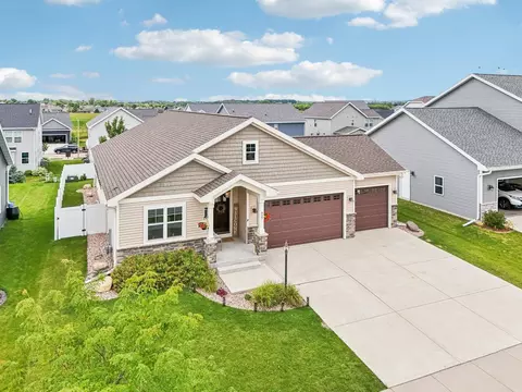 927 Skylark Ln, Deforest, WI 53532
