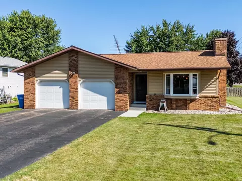 1219 10th St, Baraboo, WI 53913