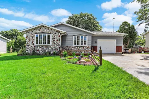 1505 Lawnview Ln, Watertown, WI 53098