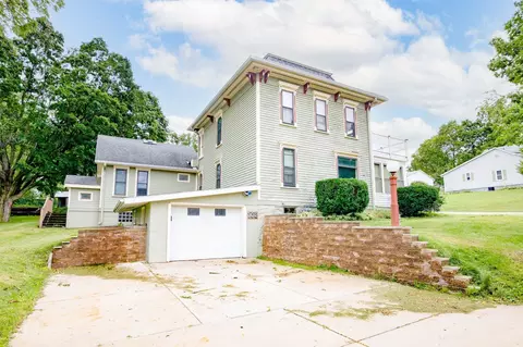 102 E Nelson St, Deerfield, WI 53531