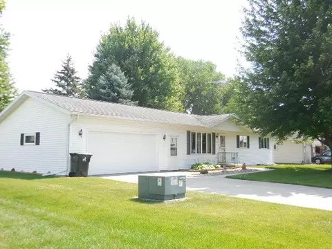 216 Forest St, Fox Lake, WI 53933