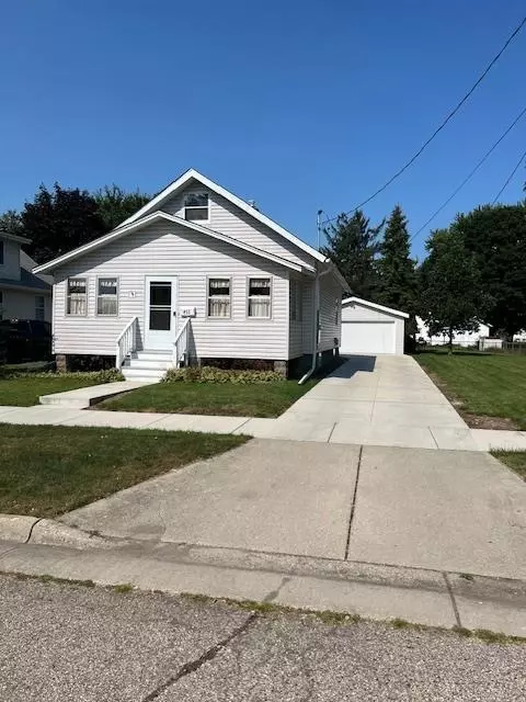 453 N Pine St, Janesville, WI 53548