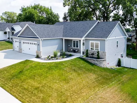531 Greenway Point Dr, Janesville, WI 53548