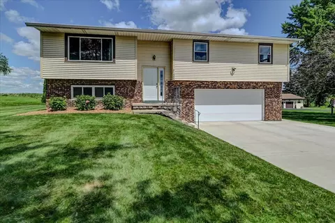1300 Prairie Village Rd, Deerfield, WI 53531